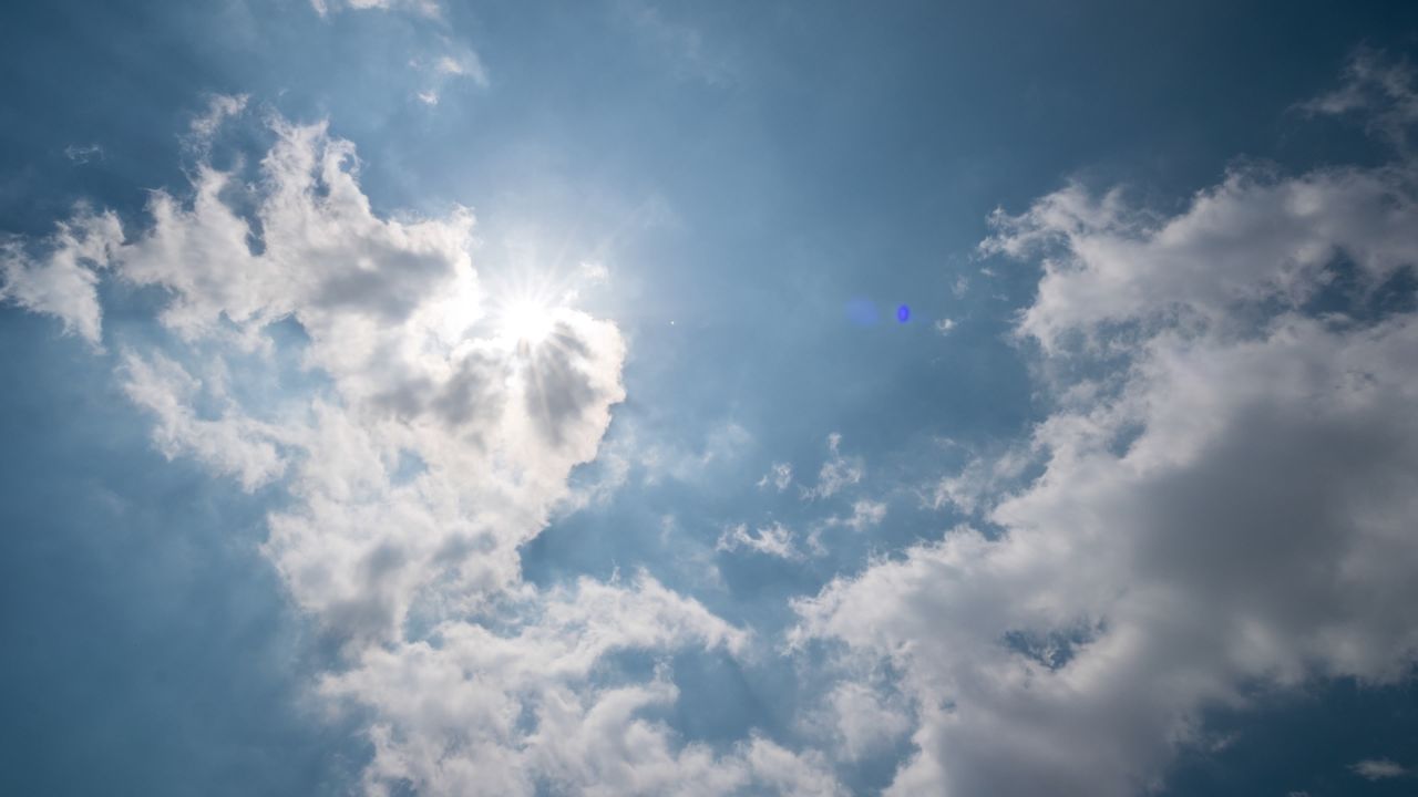 太阳日出日落夕阳逆光刺眼星芒
