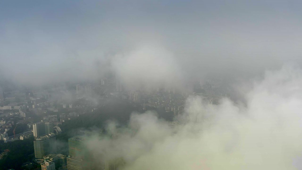 地标建筑上空的云世界扒
