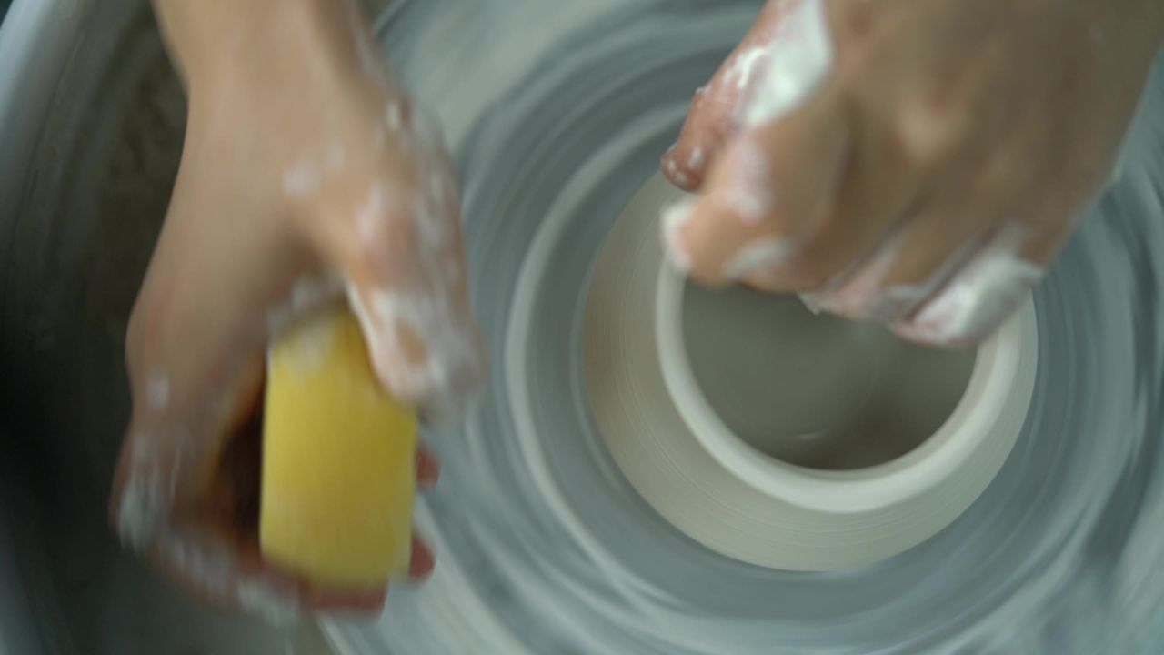 陶艺制作俯拍镜头