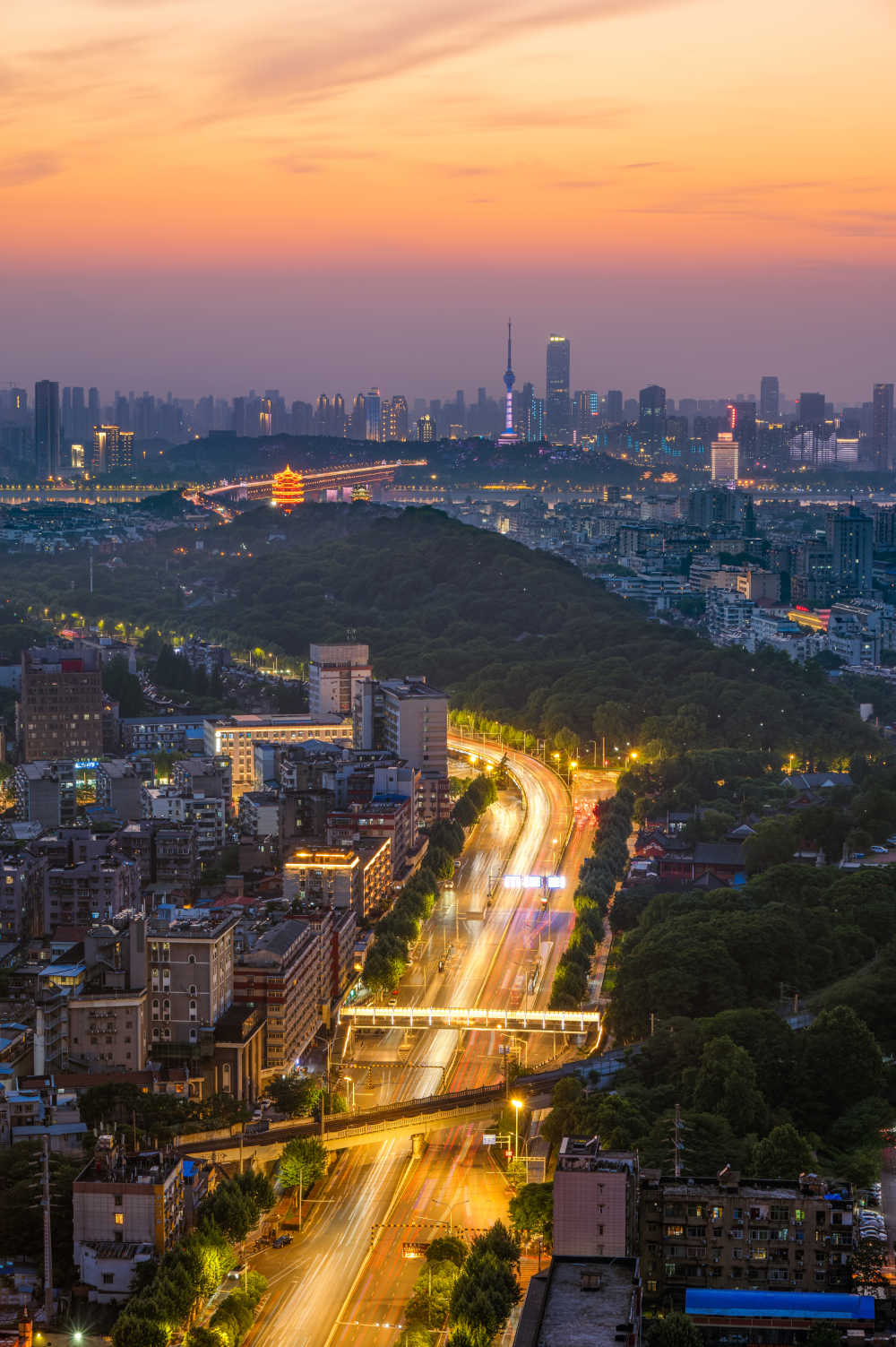 武汉武珞路城市风光夜景