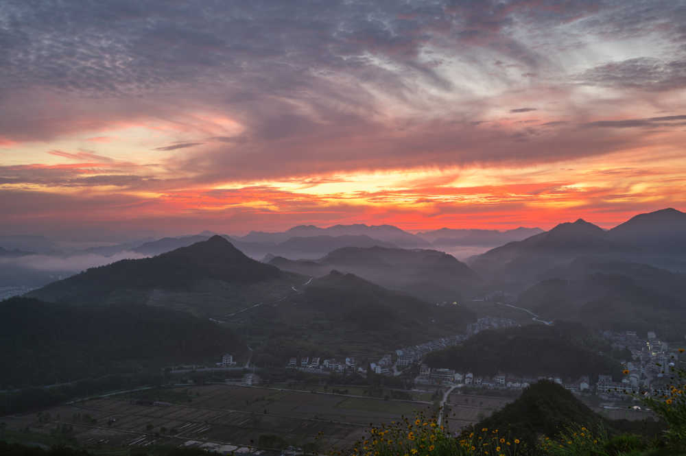 山中朝霞