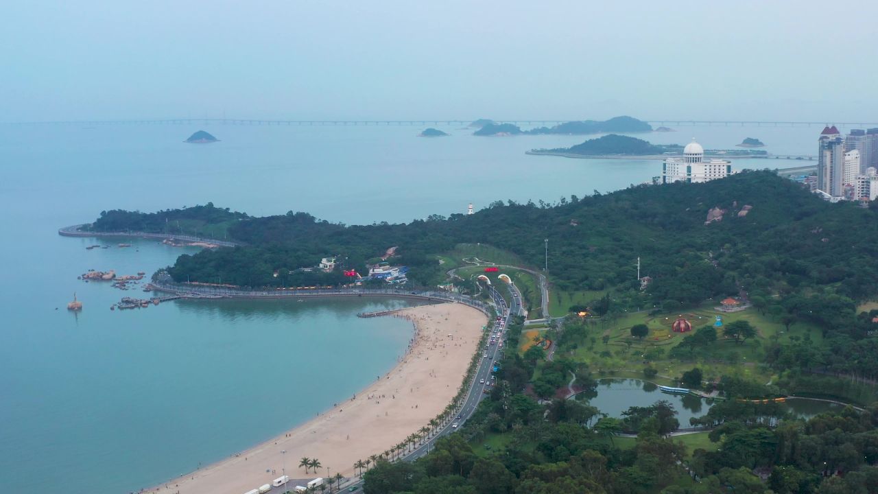 航拍滨海城市一角