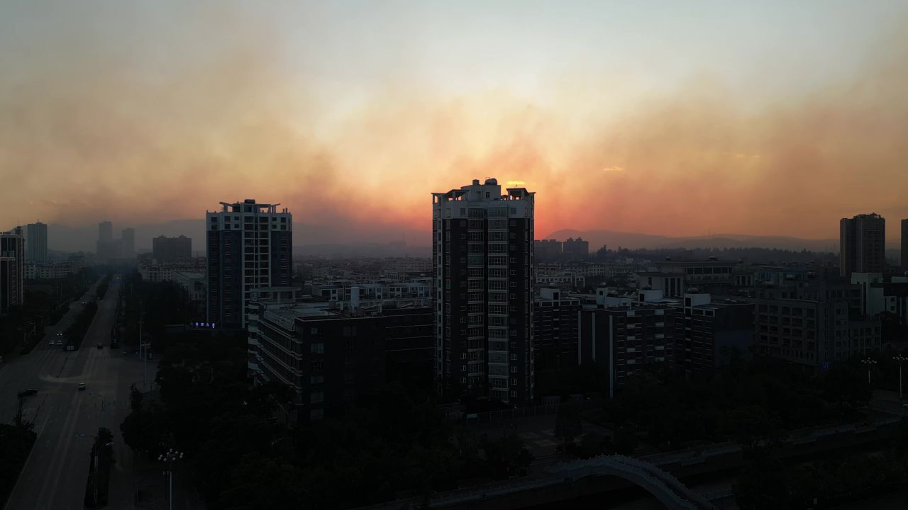 烟雾笼罩的城市