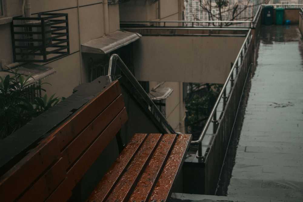 雨中座椅