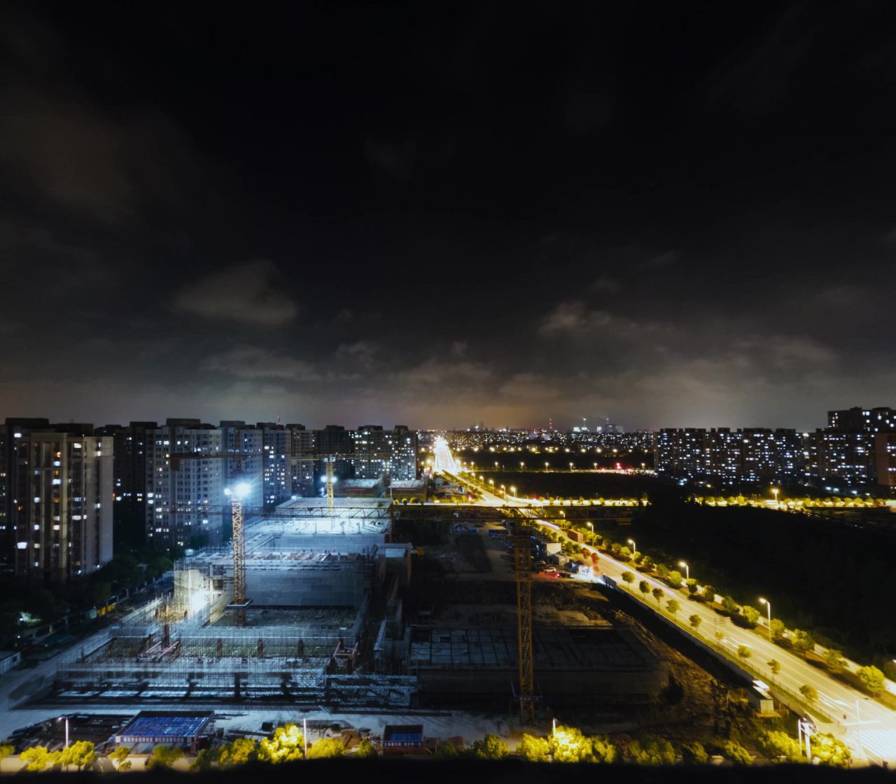 夜间工地加班施工延时