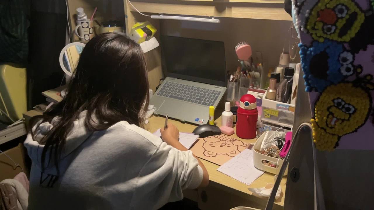 学生写作业