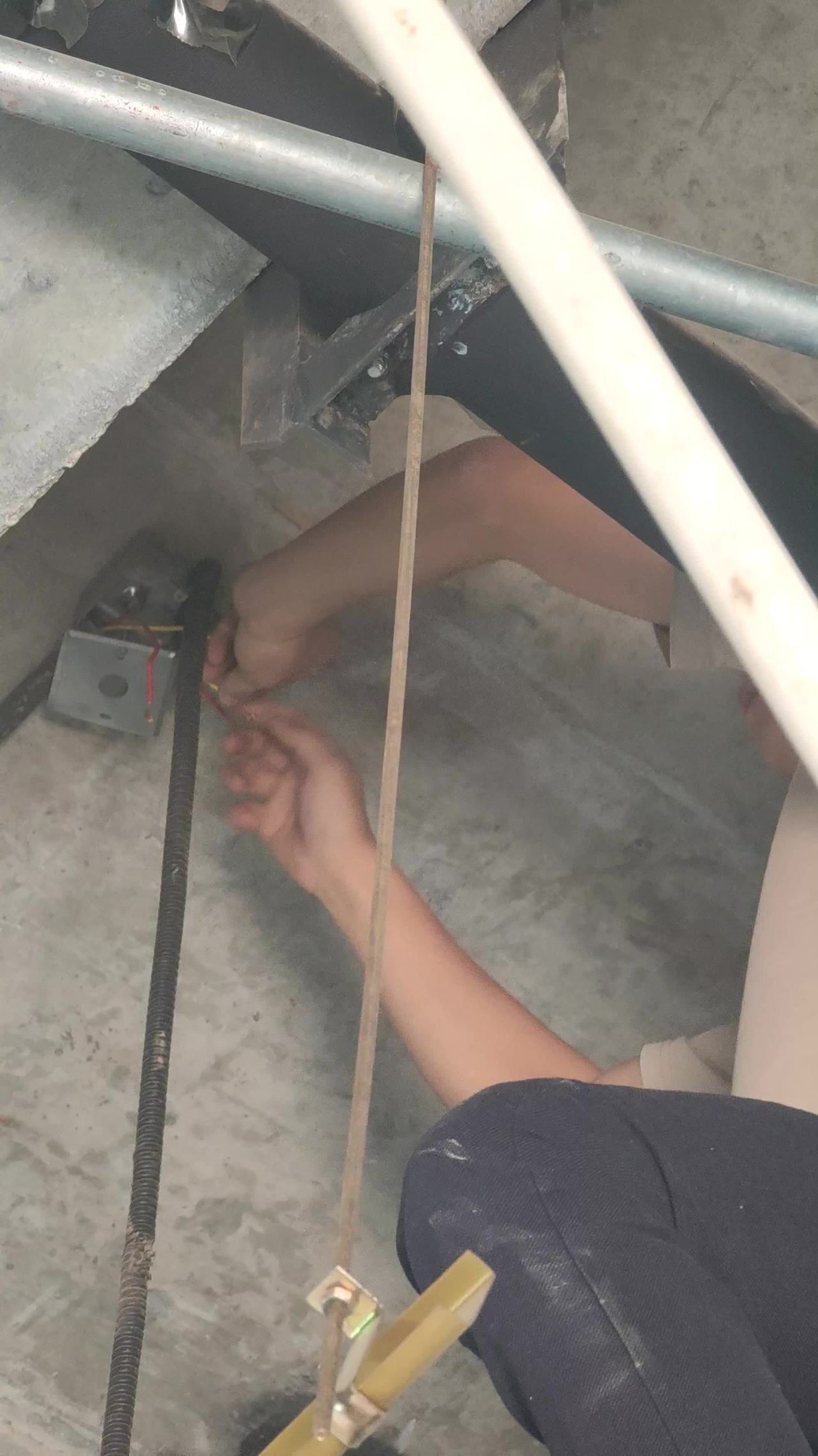 工人电工接线