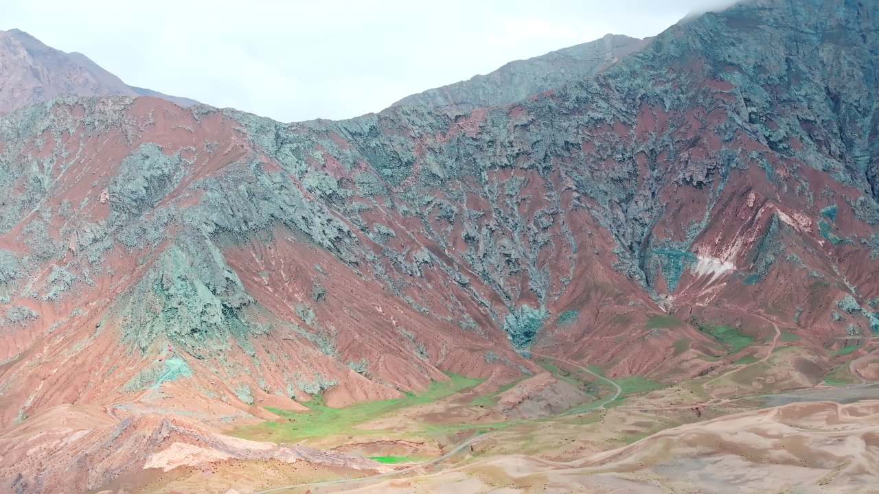 青海昆仑山脉地貌河流青藏铁路大气航拍