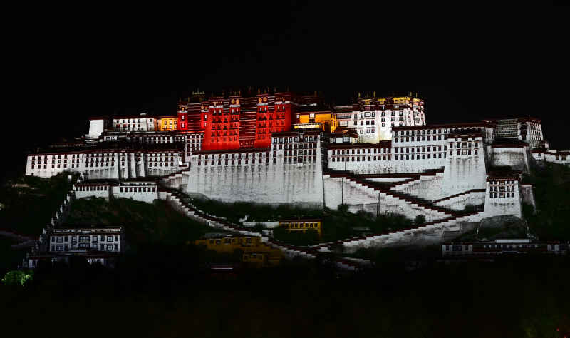 西藏拉萨布达拉宫夜景