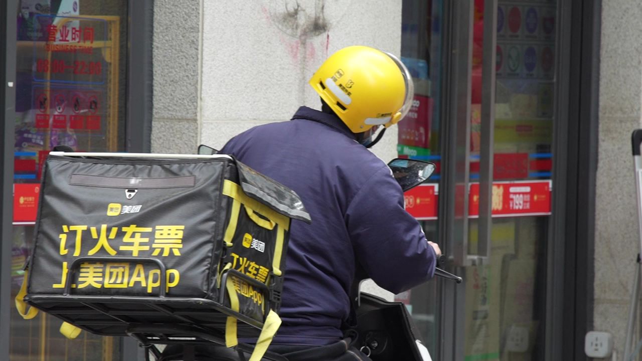 抓拍街头的各种外卖小哥