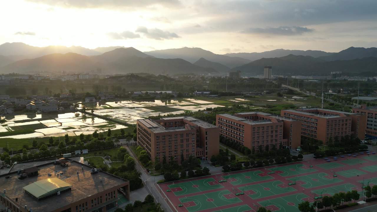 学校日出