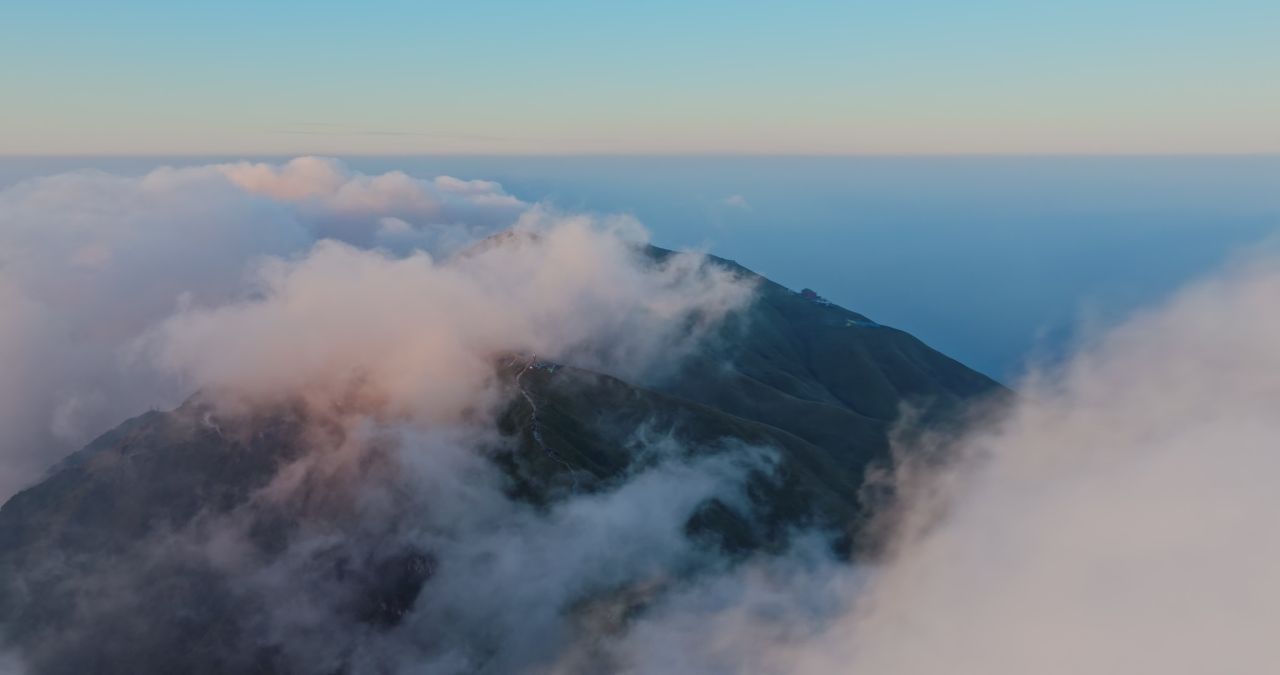 江西萍乡武功山日出日落云海风光航拍 5