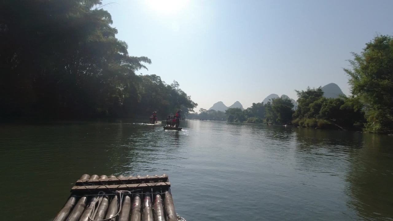 广西桂林阳朔遇龙河竹筏漂流 1