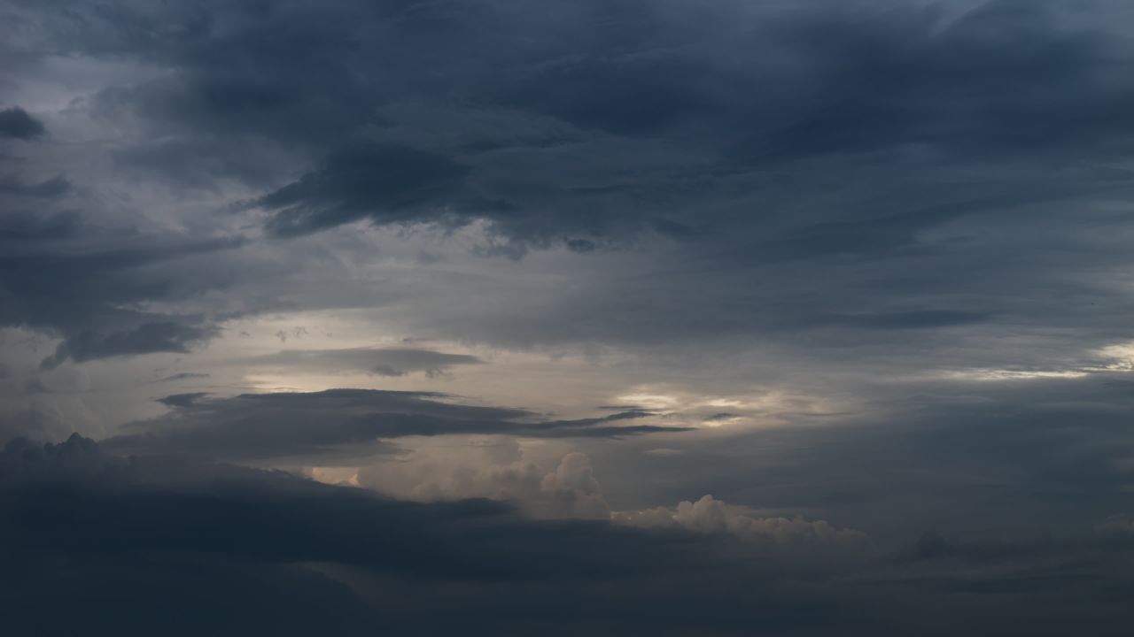 乌云密布遮天蔽日云海翻腾雷阵雨台风 12