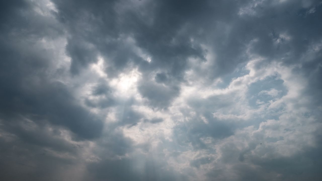 乌云密布遮天蔽日云海翻腾雷阵雨台风 15