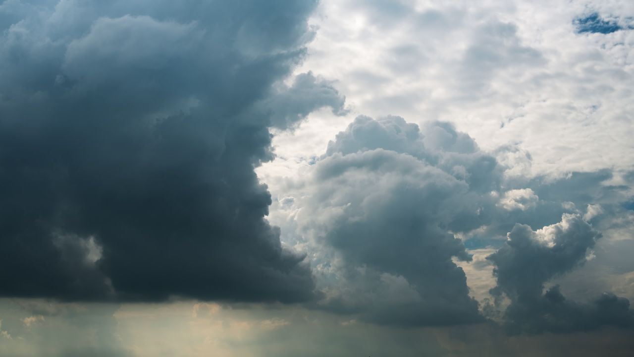乌云密布遮天蔽日云海翻腾雷阵雨台风 17