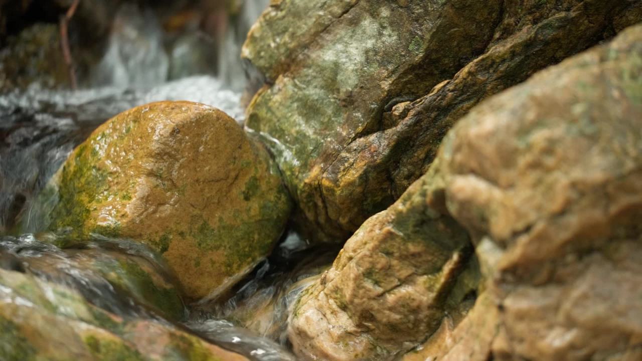 山泉水矿泉水潺潺小溪流水瀑布 32