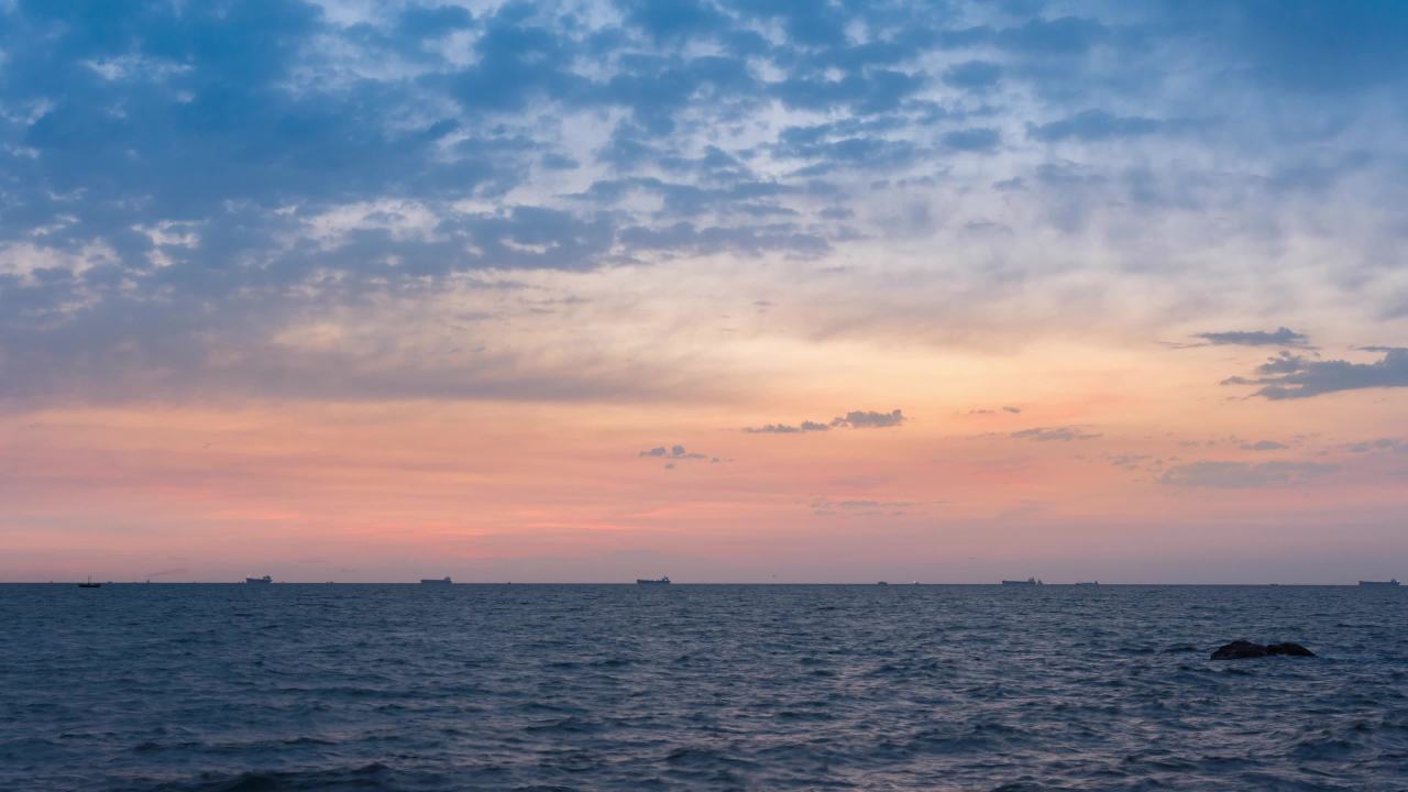 海边日出