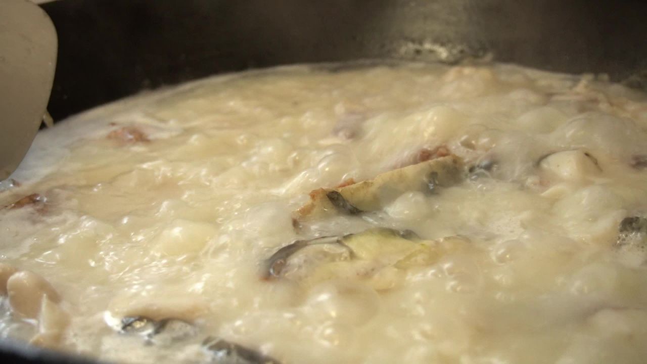烹饪鲜鱼汤