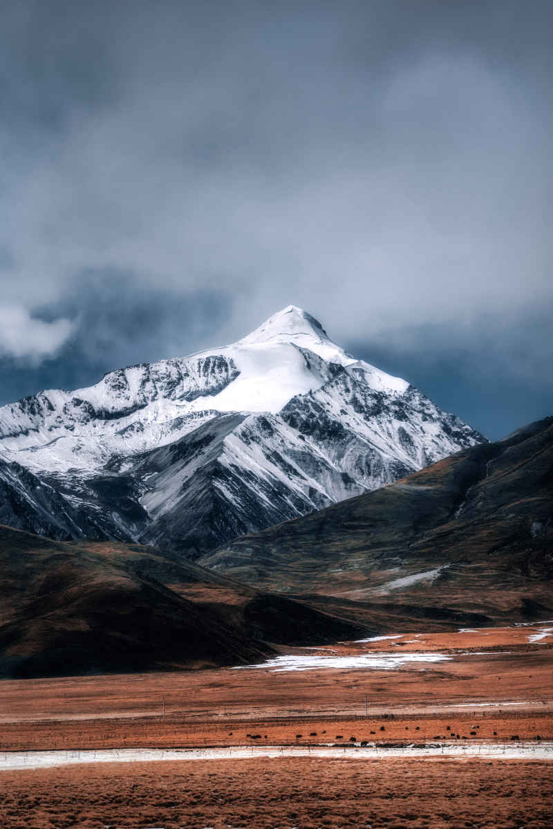 西藏雪山