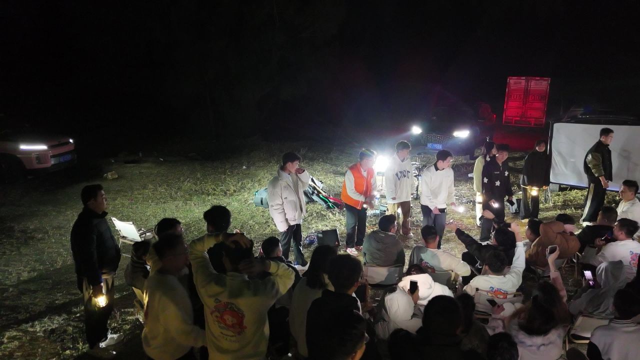 夜晚团建科目三舞蹈