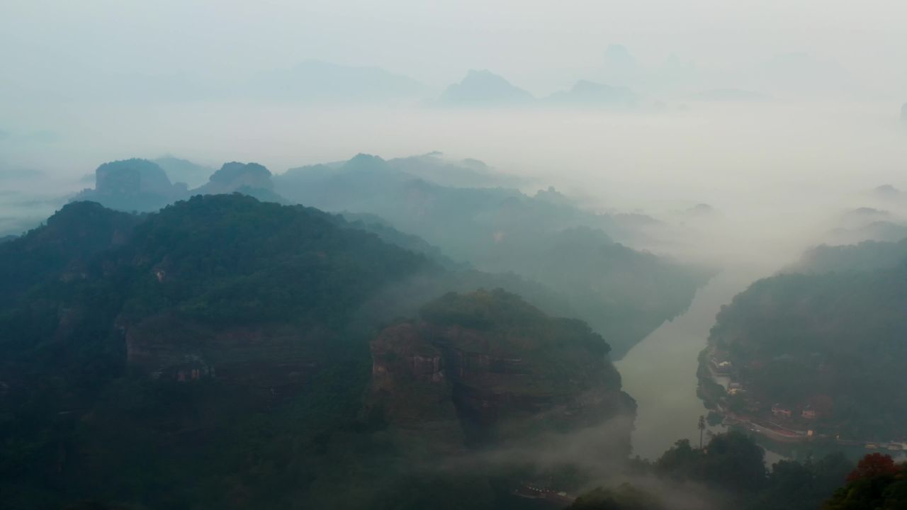 广东冬天雾霾丹霞山山水风光一 2