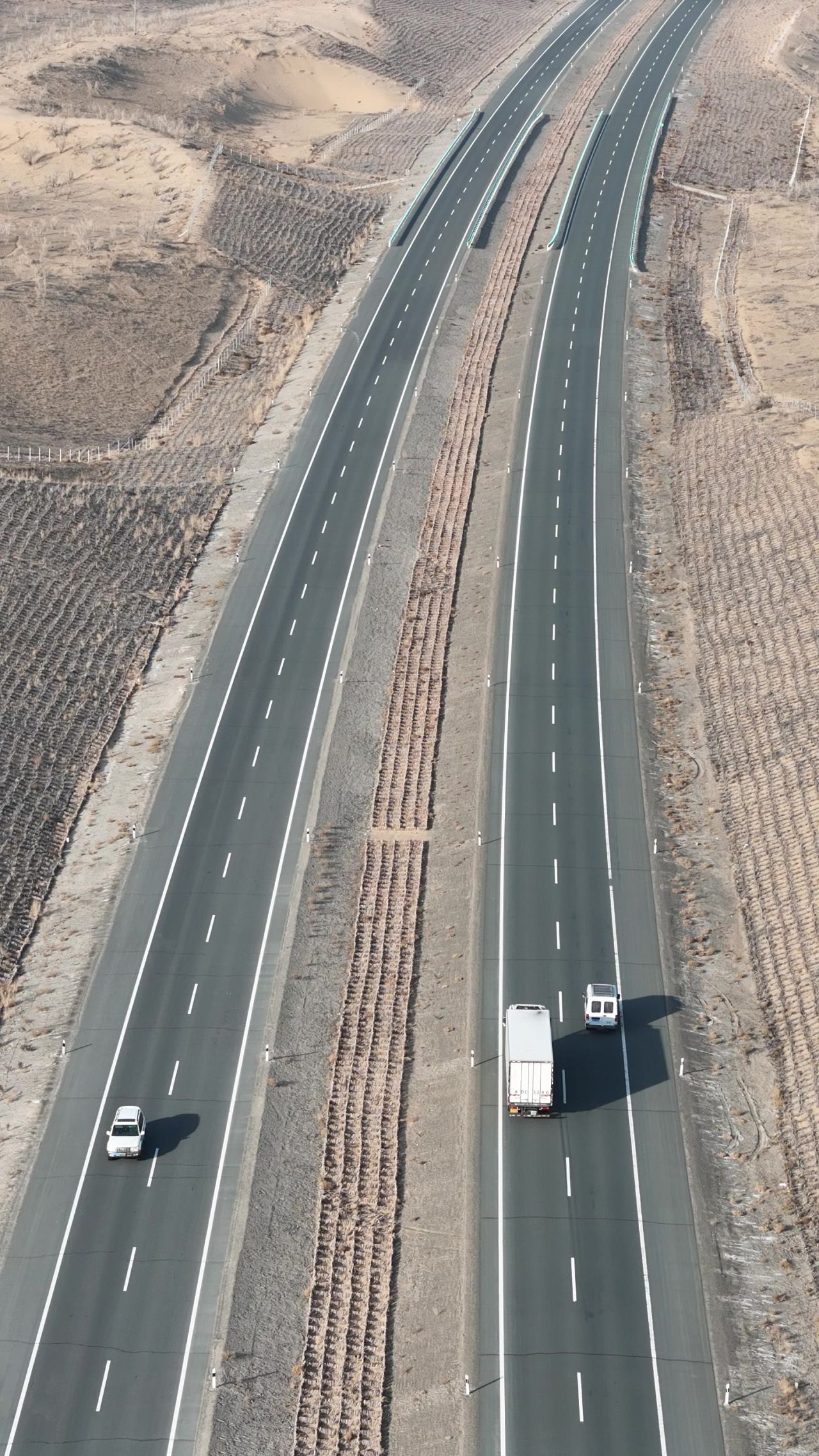新疆S21沙漠公路 10