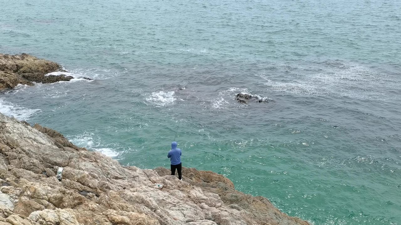 海边钓鱼