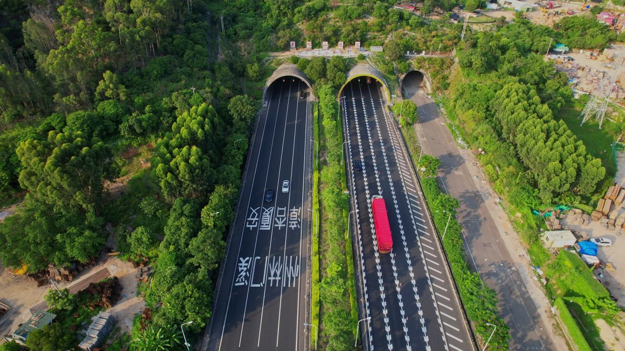 航拍高速公路交通景观