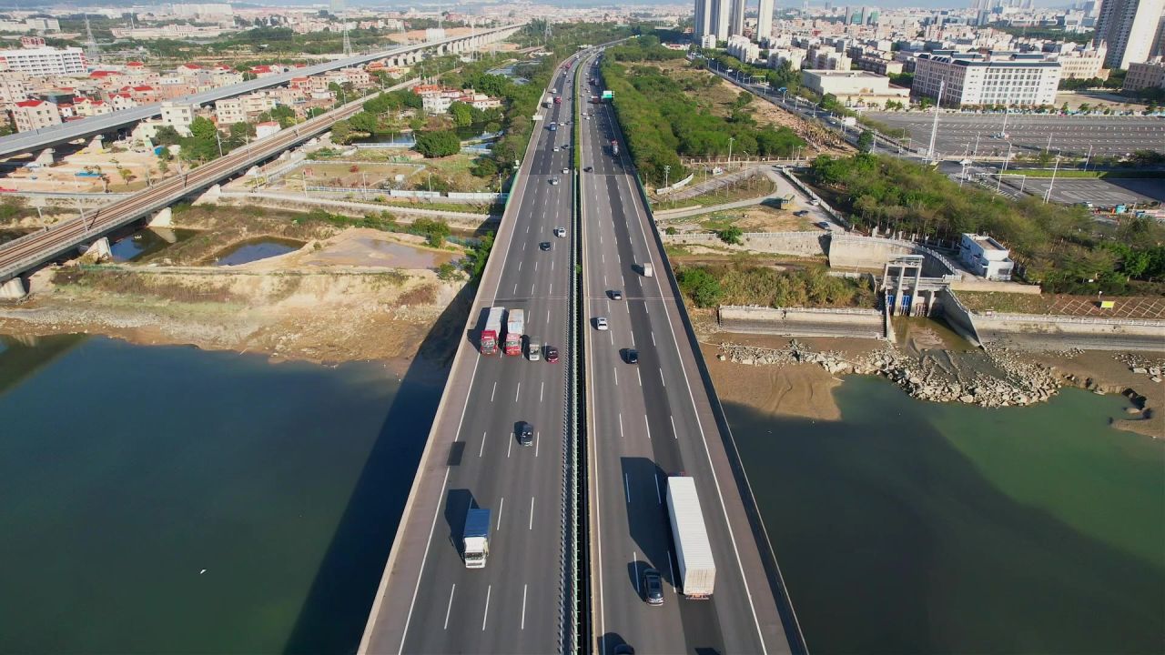 航拍高速公路交通景观