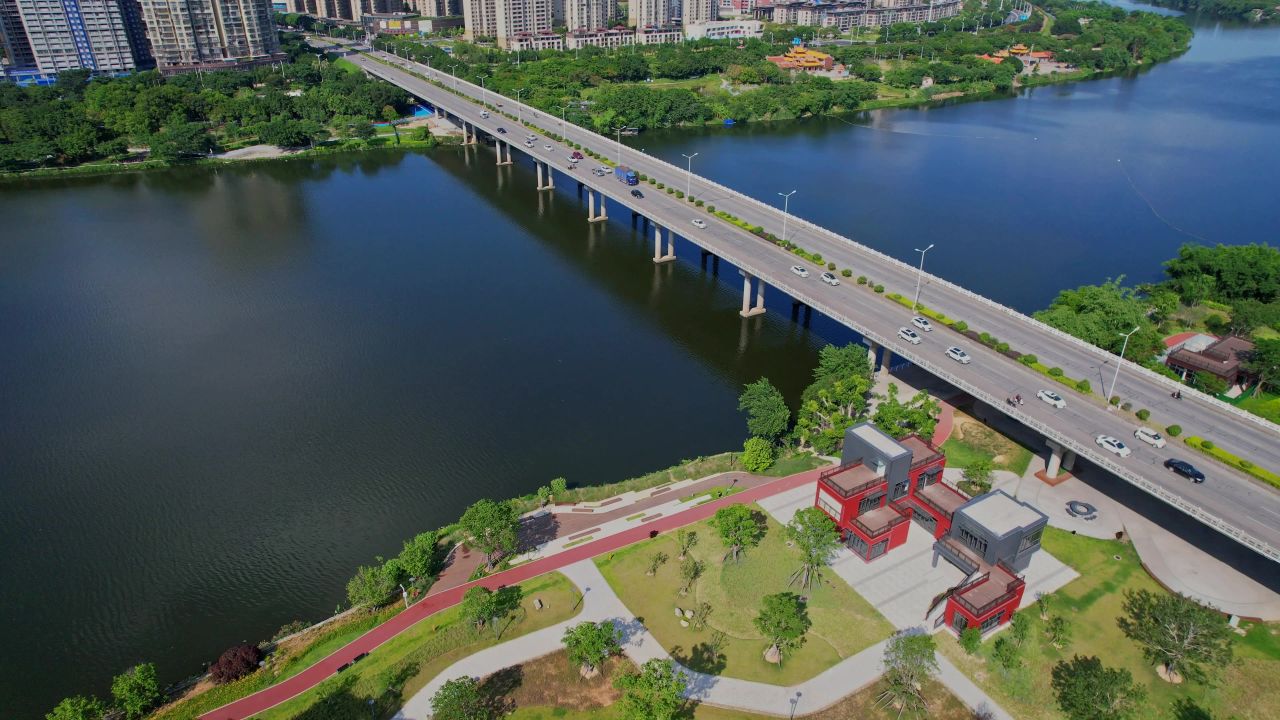 航拍漳州大桥建筑风光