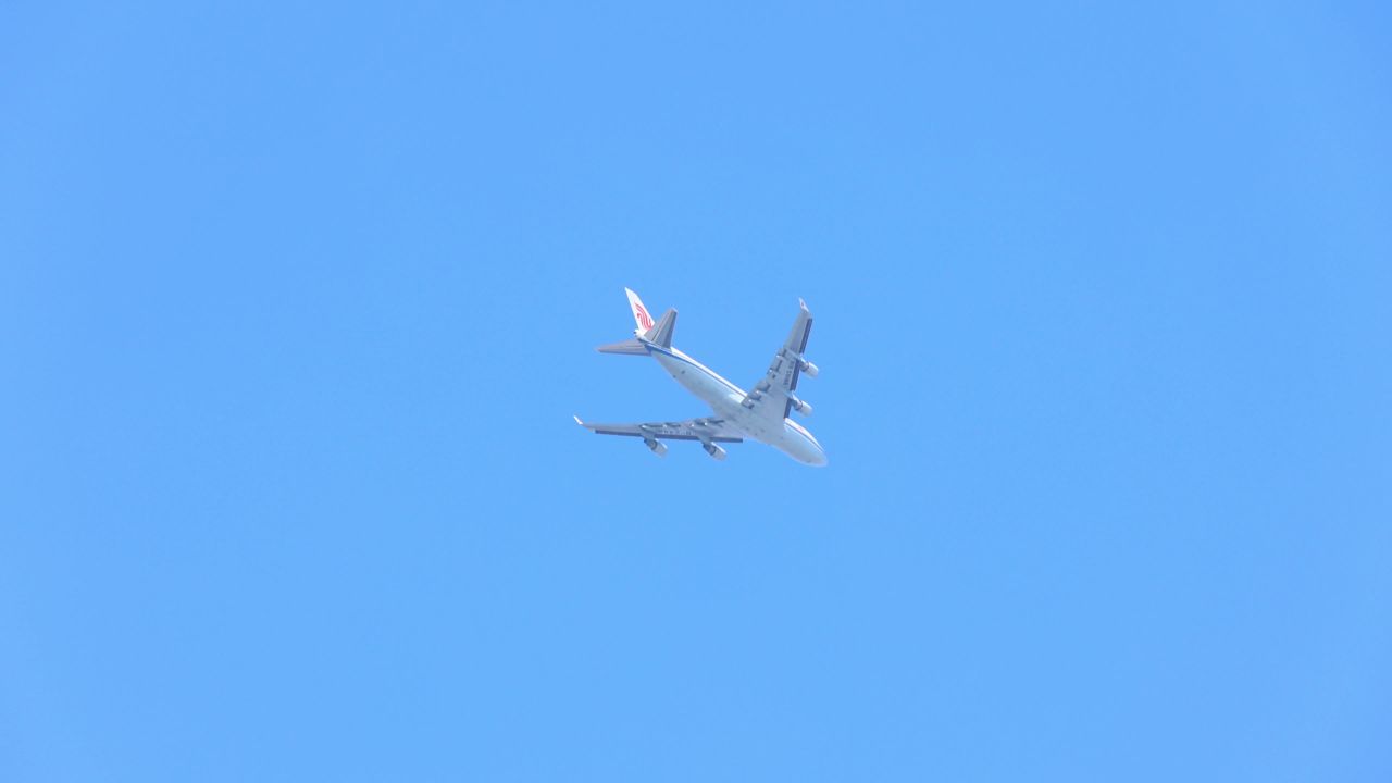 4K天空飞过的客机