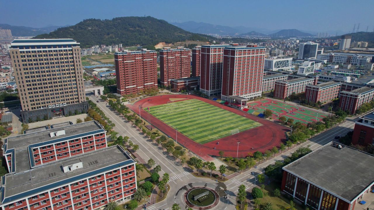 航拍福清京师学校景观