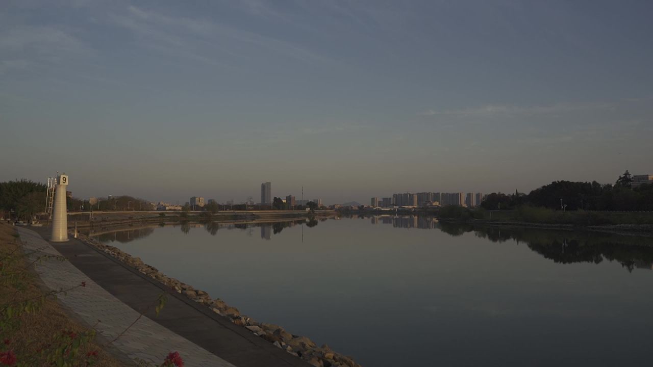 黄昏时刻水库全景