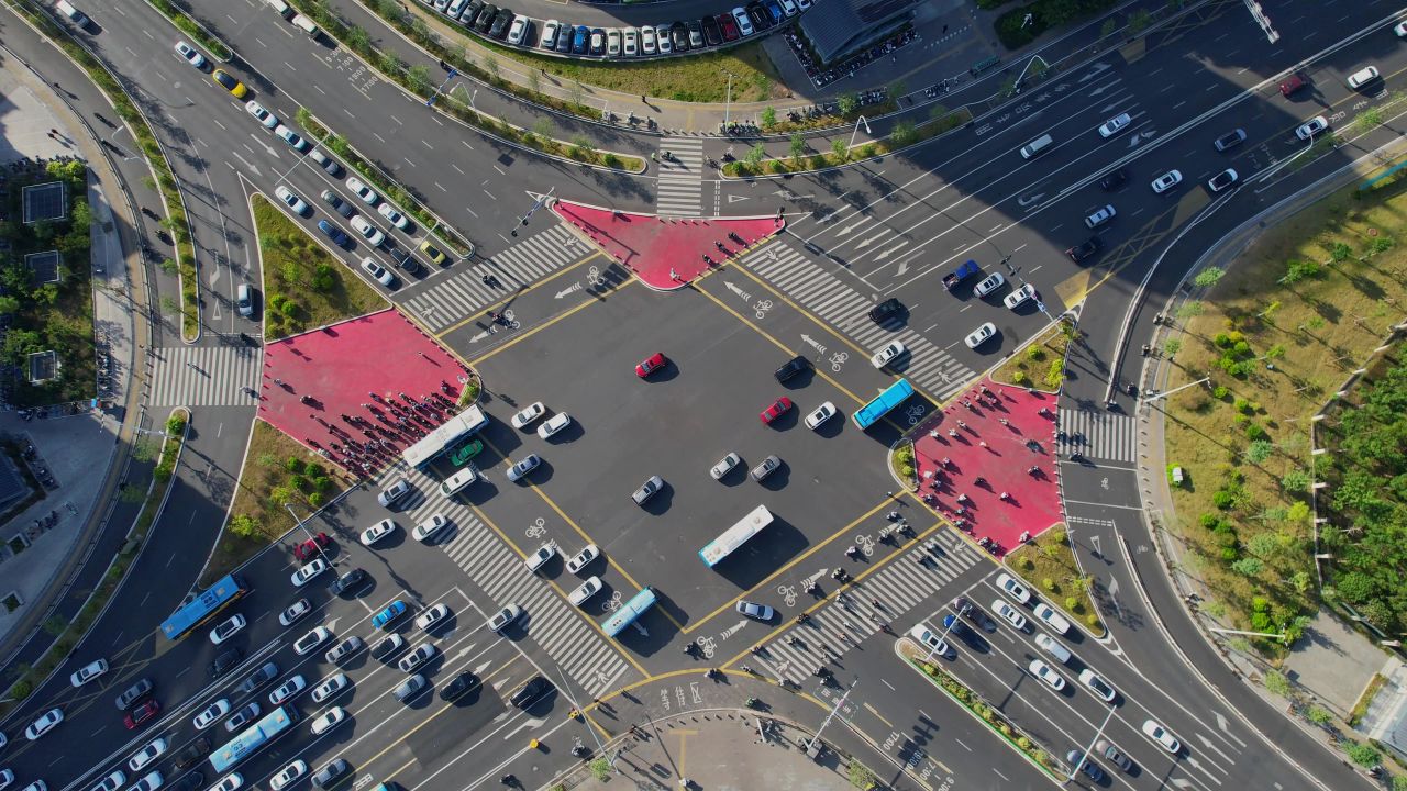 航拍福州城市路口交通