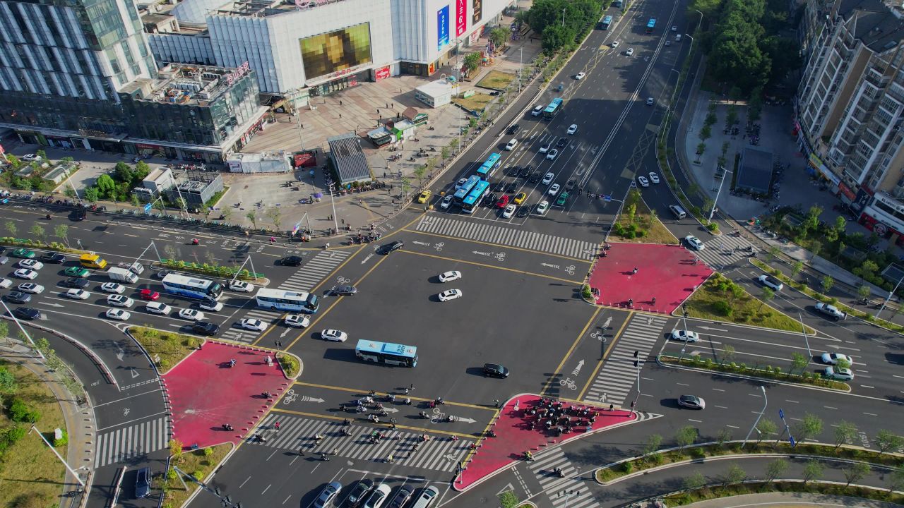 航拍福州城市路口交通