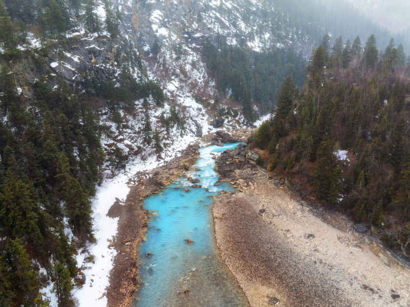 森林河谷