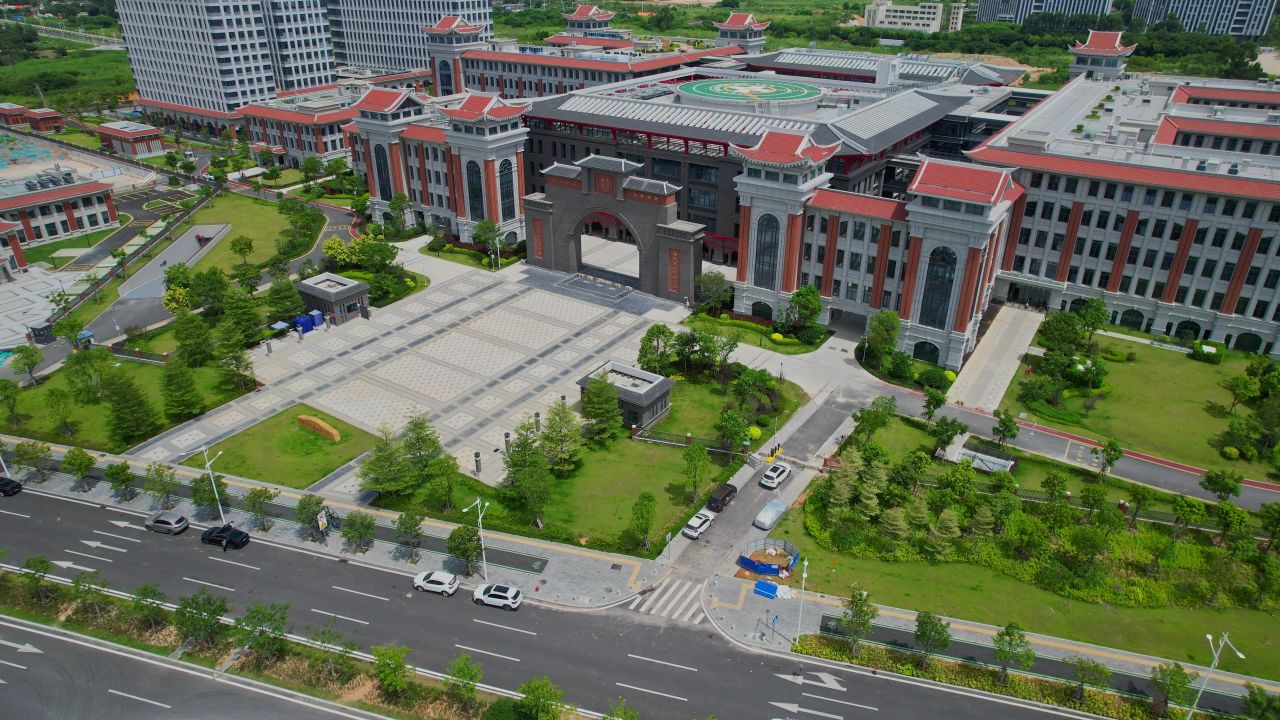 航拍四川大学华西厦门医院 4