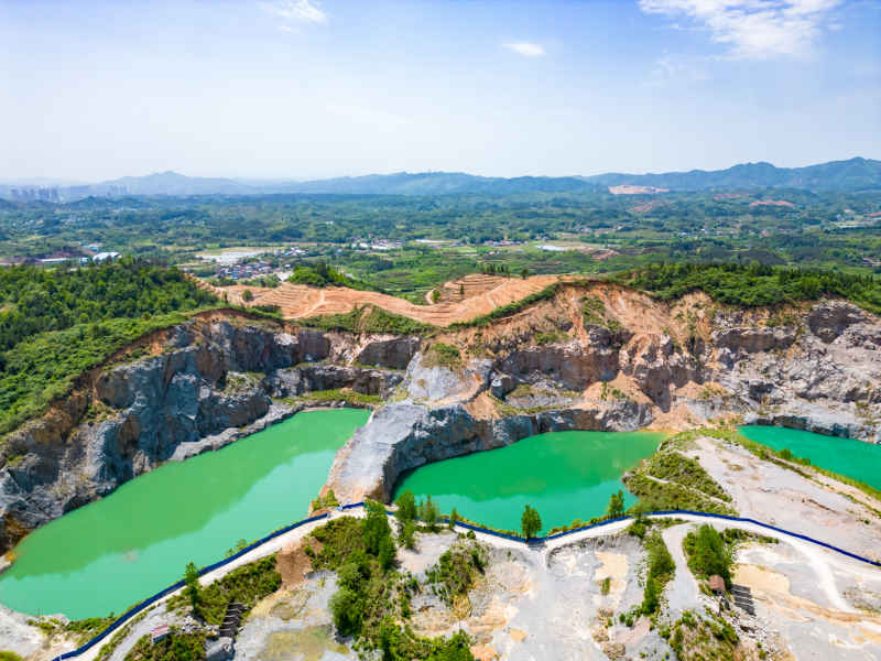 爱心湖泊自然风景蓝色湖泊航拍图 