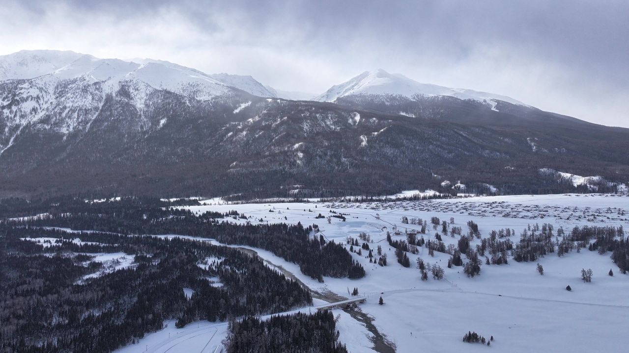 喀纳斯景区新村日落延时4K航拍