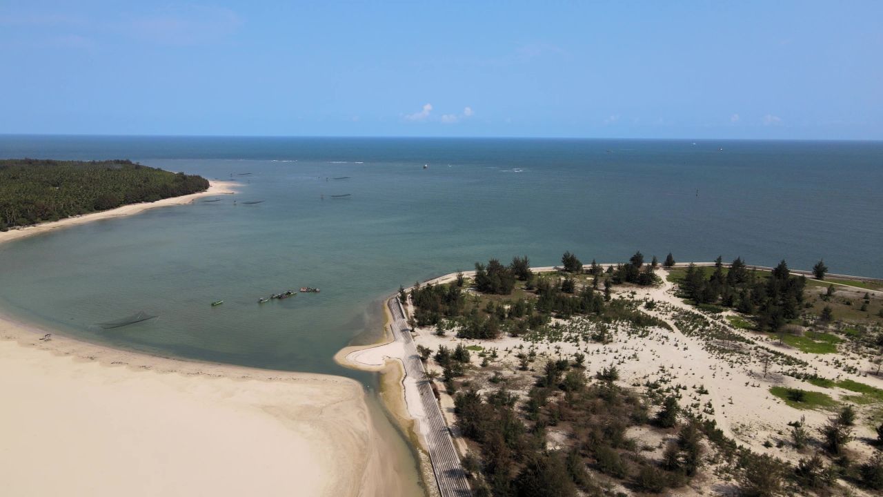 文昌东郊椰林海岸线航拍 5