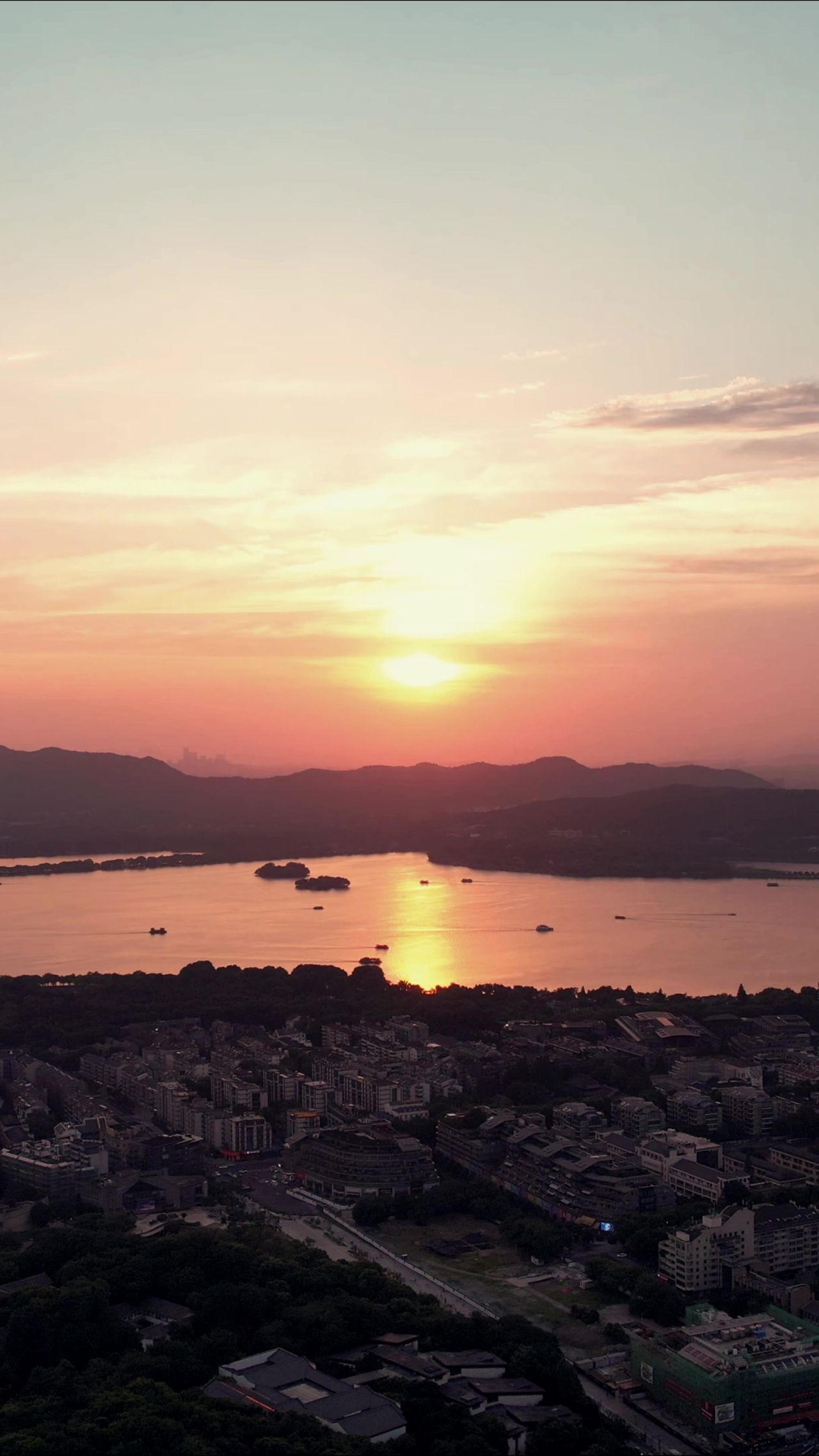浙江杭州西湖落日晚霞夕阳竖屏航拍 