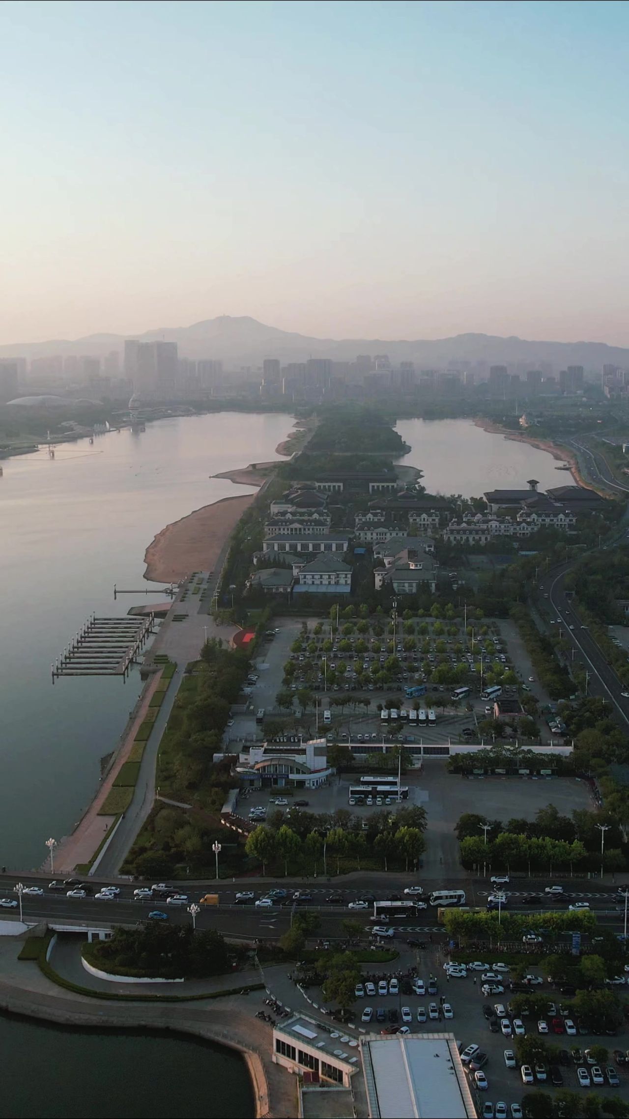 山东日照万平口海滨风景区竖屏航拍 