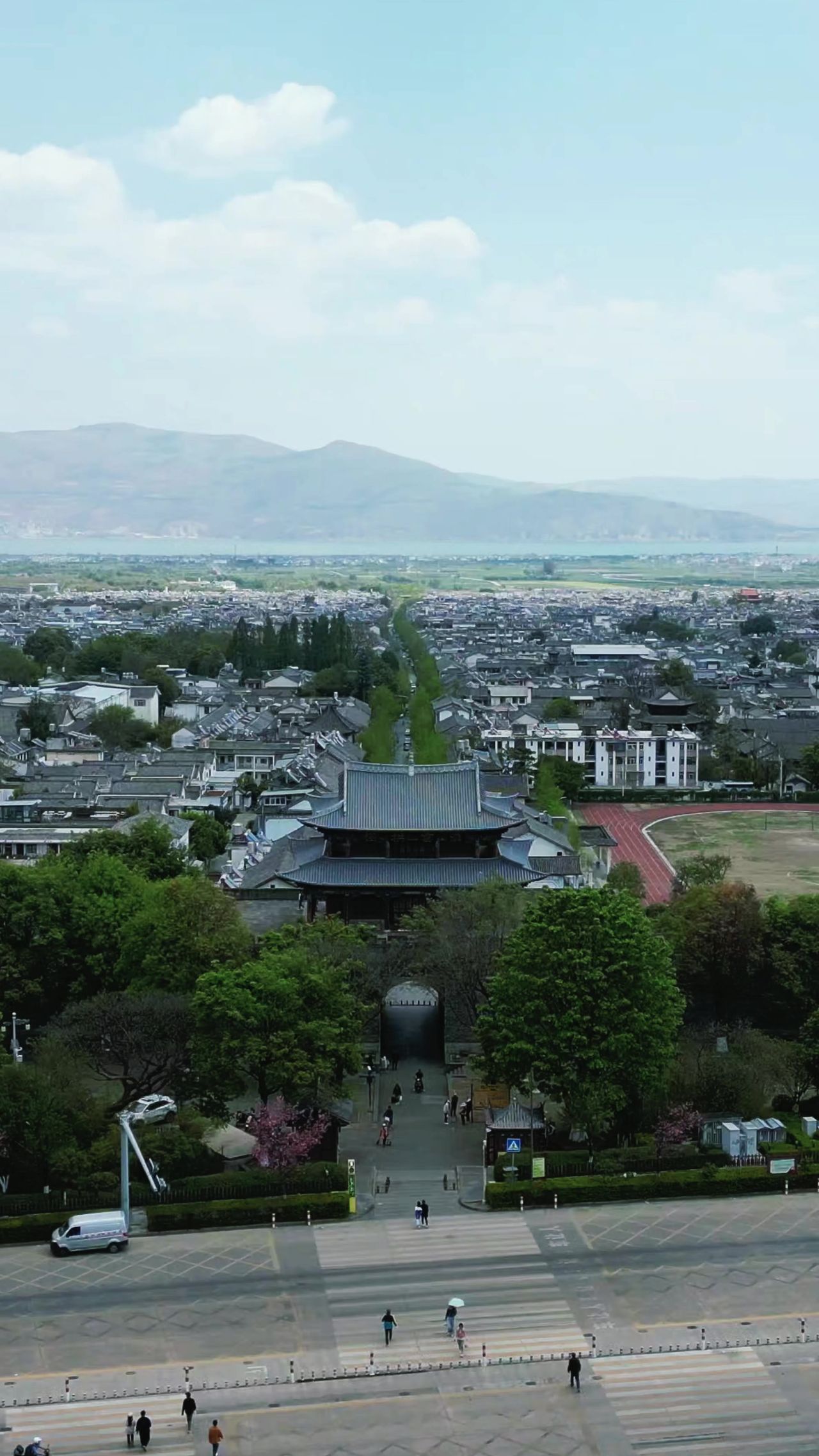 云南大理古镇著名旅游景区竖屏航拍 