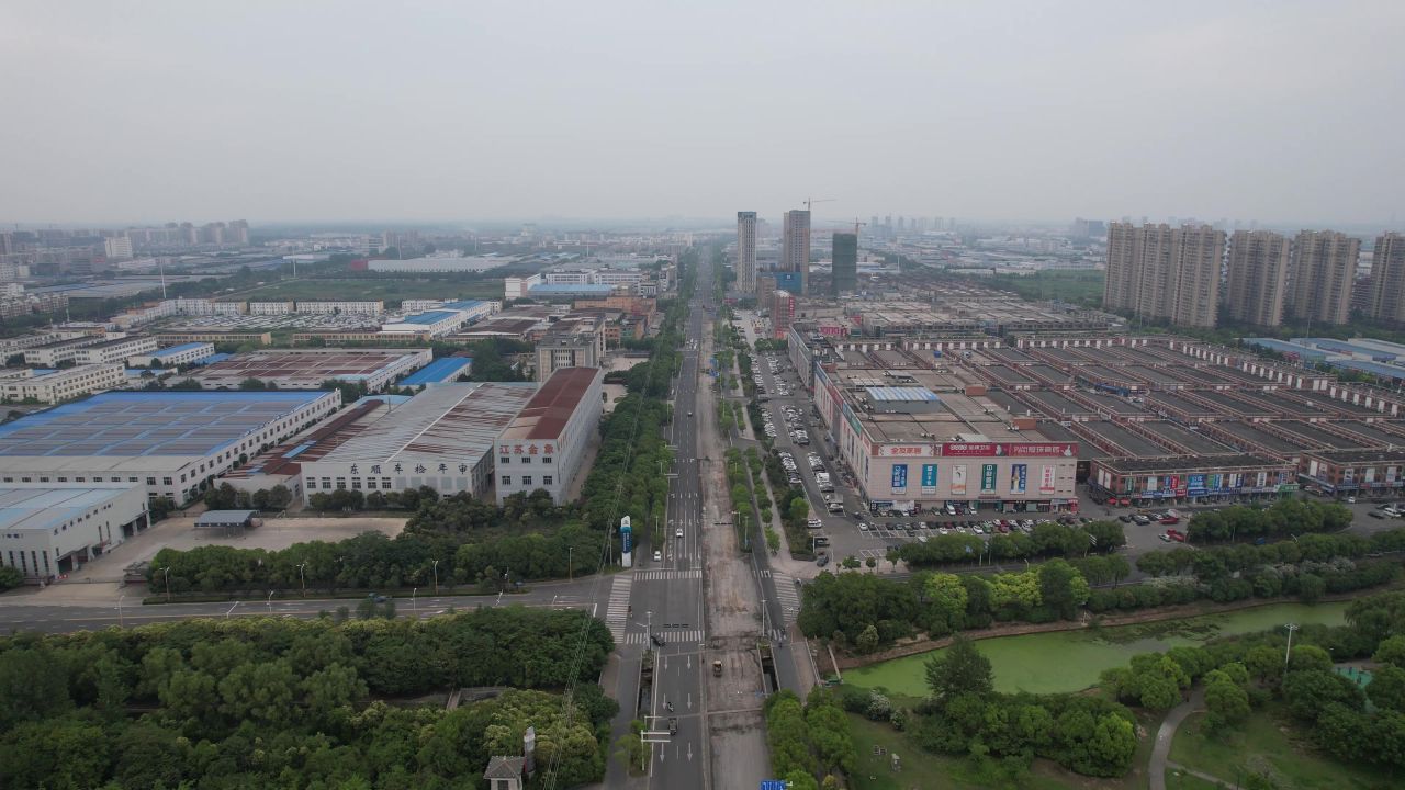 城市大道交通车辆行驶航拍 