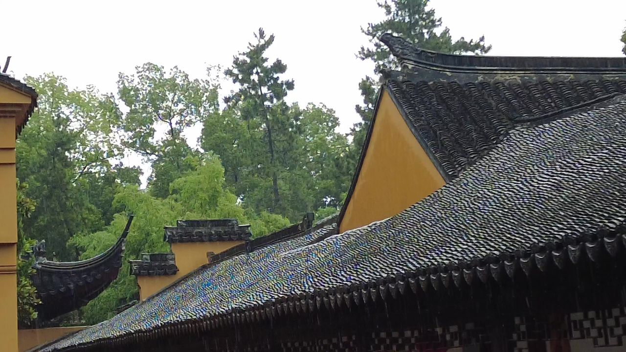  寺庙下雨素材苏州北寺塔实拍