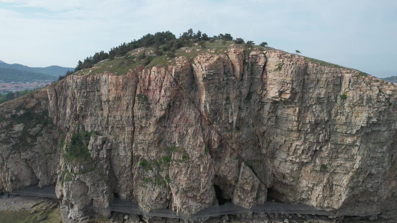 大海海洋沙滩礁石海岛自然风光航拍 