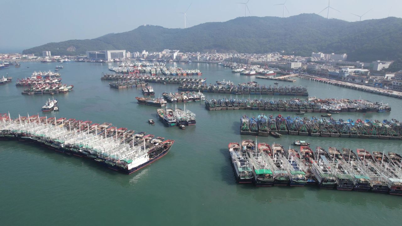  海边渔船渔村大海海洋海鲜航拍