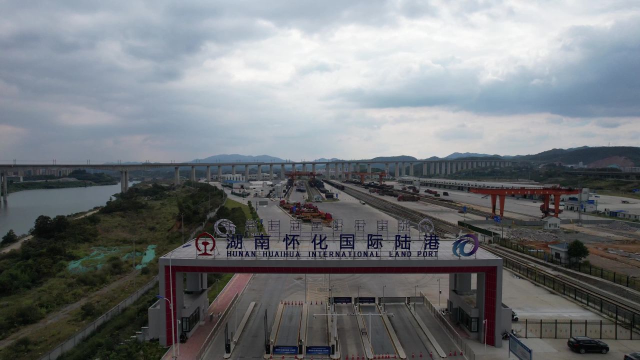 交通运输高铁高架桥交通火车站航拍 