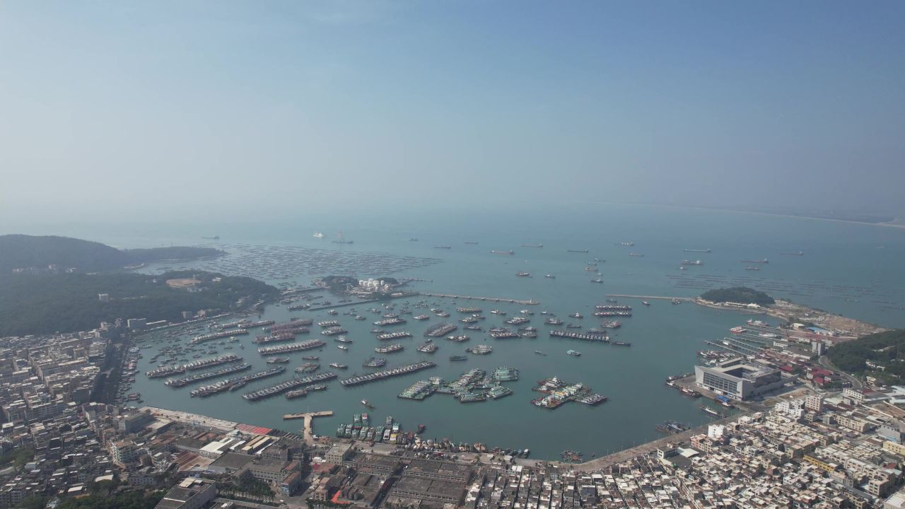 蓝色海洋大海渔船航拍